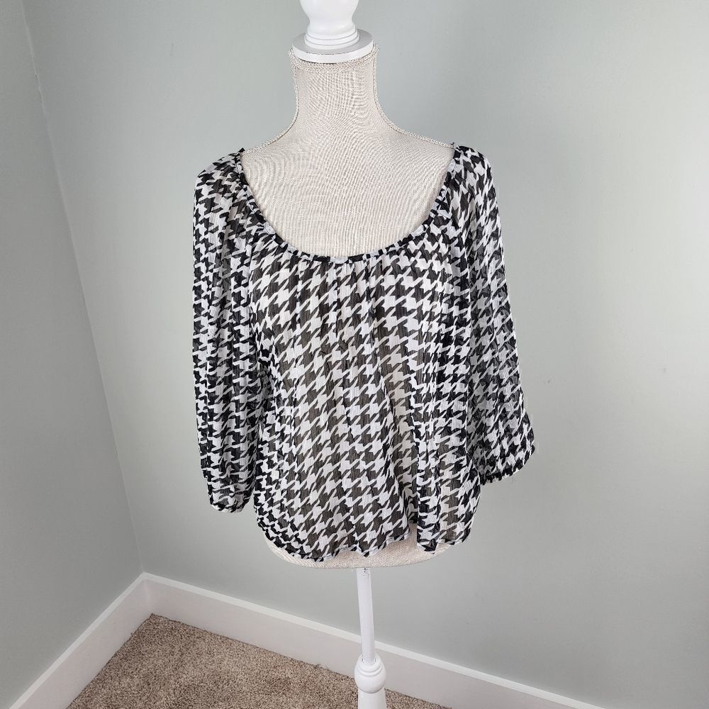 Forever 21 Sheer Scoop Neck Long Sleeve Top Size Small